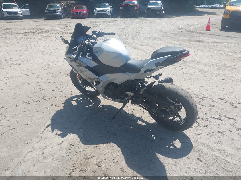 2025 KAWASAKI EX500 auction photo 3