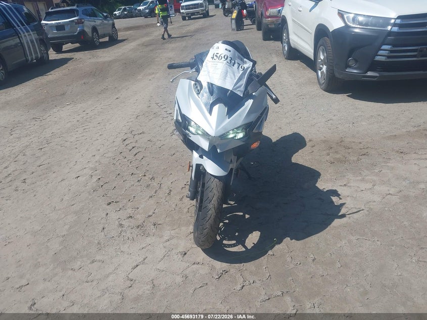 2025 KAWASAKI EX500 auction photo 5