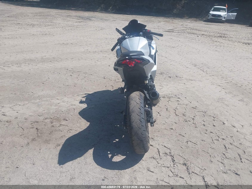2025 KAWASAKI EX500 auction photo 6