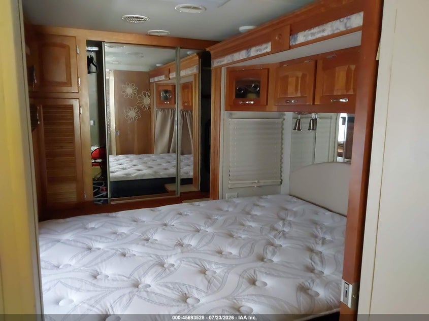 2005 SPARTAN MOTORS MOTORHOME auction photo 8