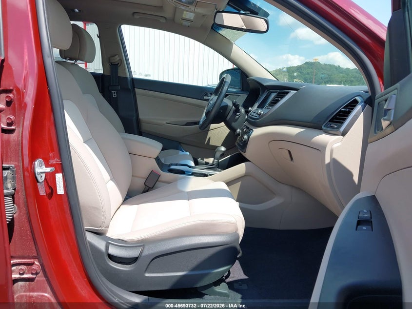 Vin: km8j33a21ju801104, lot: 46192360, hyundai tucson value 20184