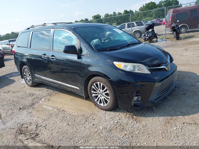 TOYOTA SIENNA - zdjęcie 1