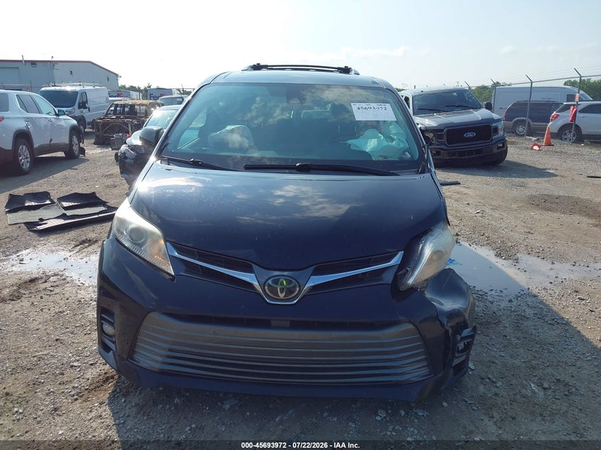 TOYOTA SIENNA - zdjęcie 13