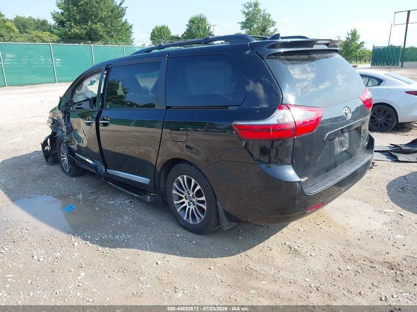 TOYOTA SIENNA - zdjęcie 3