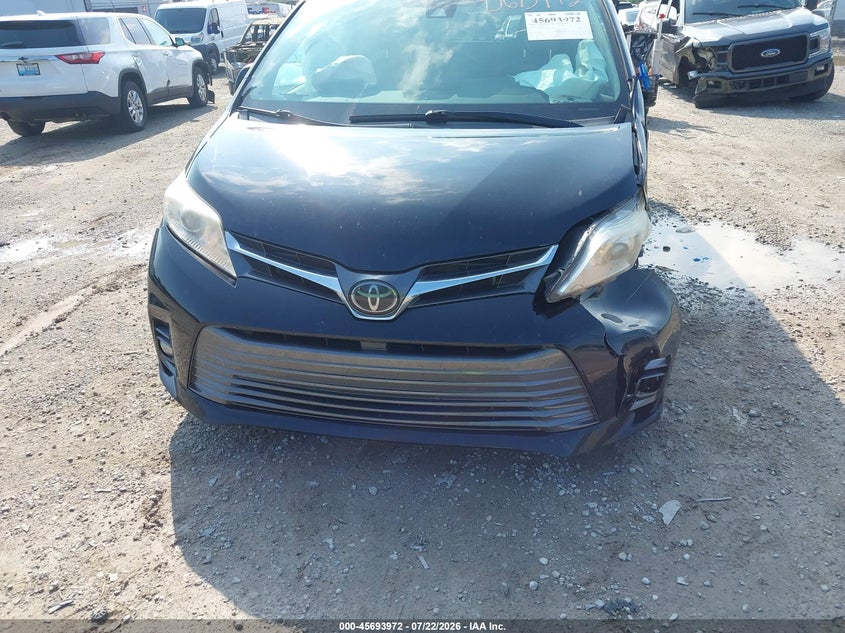 TOYOTA SIENNA - zdjęcie 6