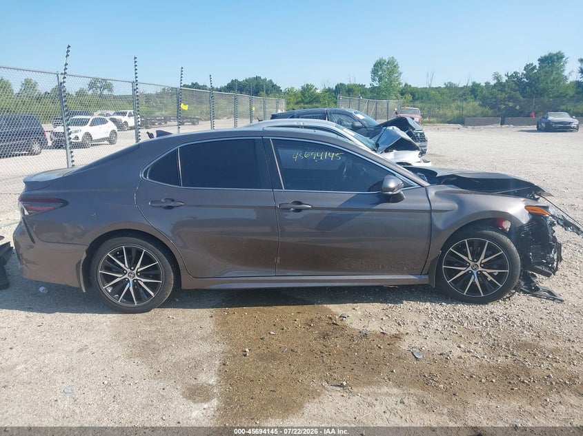 TOYOTA CAMRY - zdjęcie 13