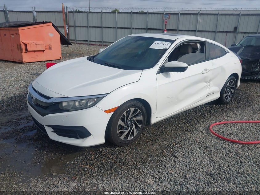 2018 Honda Civic, Левый бок, IAAI, VIN 2HGFC4B06JH305474 — фото 2