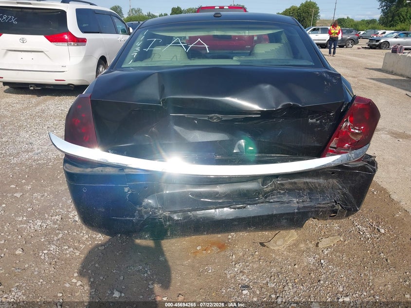 2010 CHRYSLER 300C auction photo 6