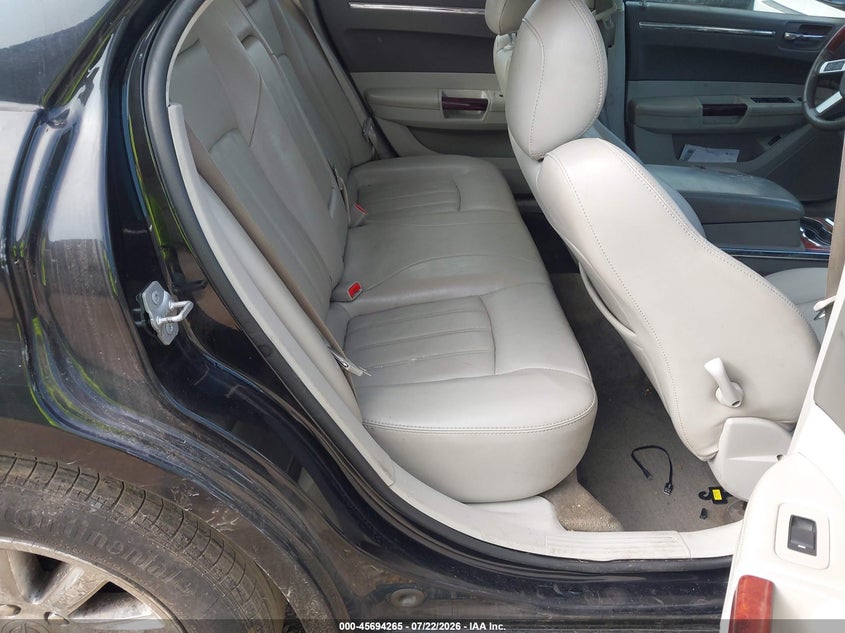 2010 CHRYSLER 300C auction photo 8