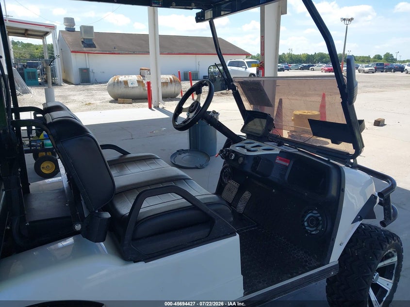 2023 EVOLUTION GOLF CART auction photo 5