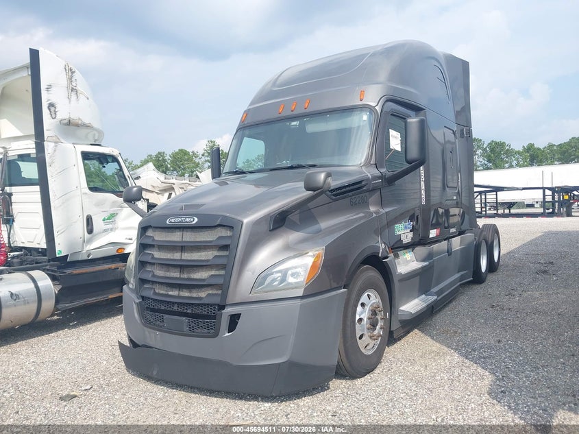 2019 FREIGHTLINER NEW CASCADIA 126 auction photo 2