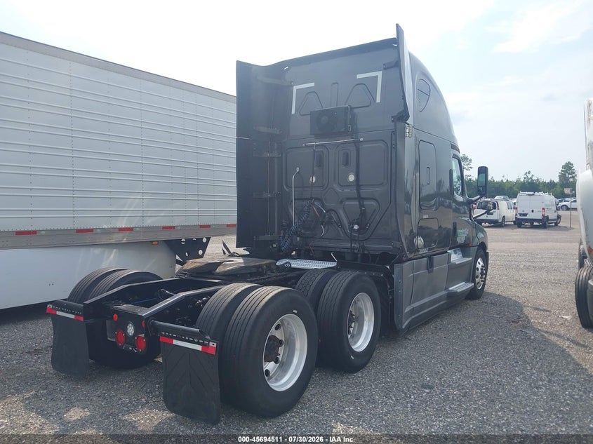 2019 FREIGHTLINER NEW CASCADIA 126 auction photo 4