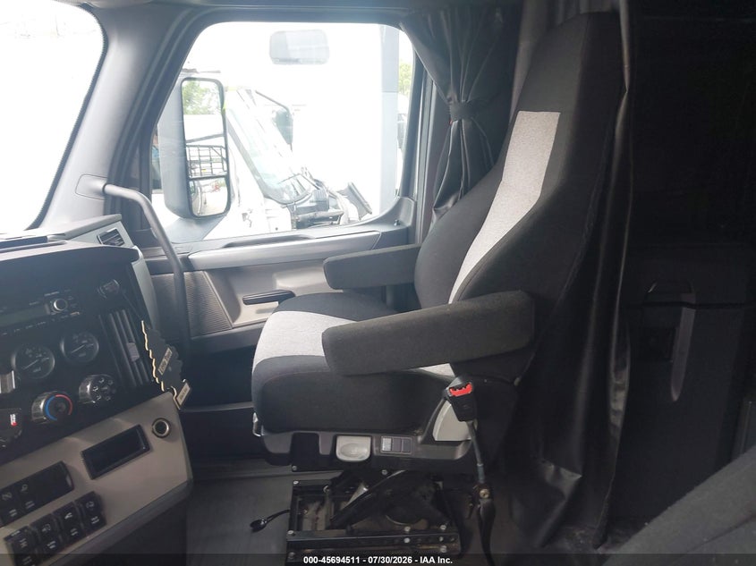 2019 FREIGHTLINER NEW CASCADIA 126 auction photo 7