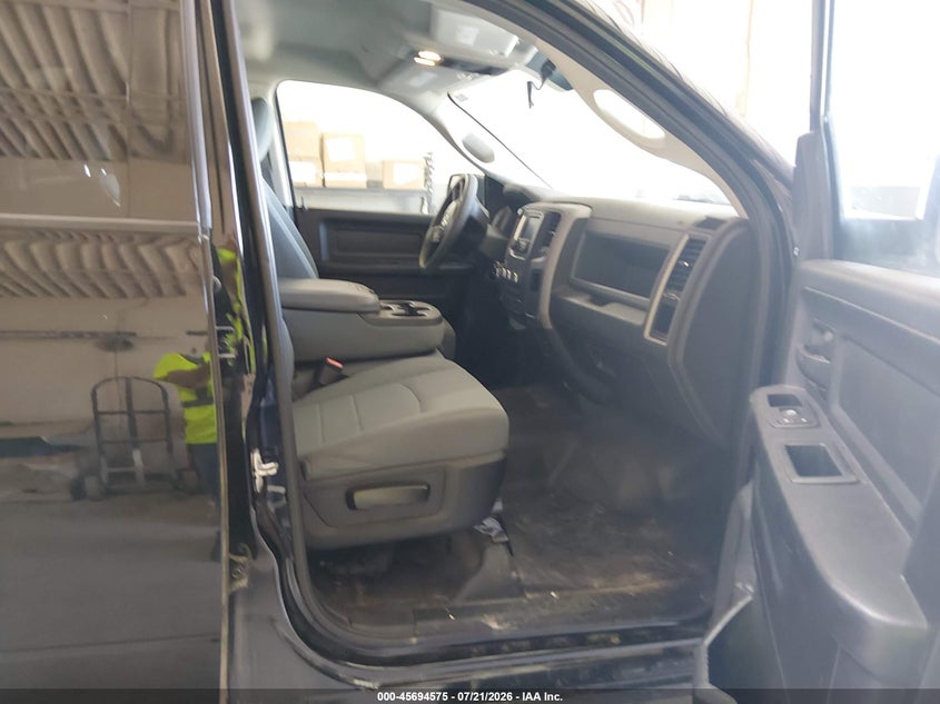 2019 RAM 1500 CLASSIC auction photo 5