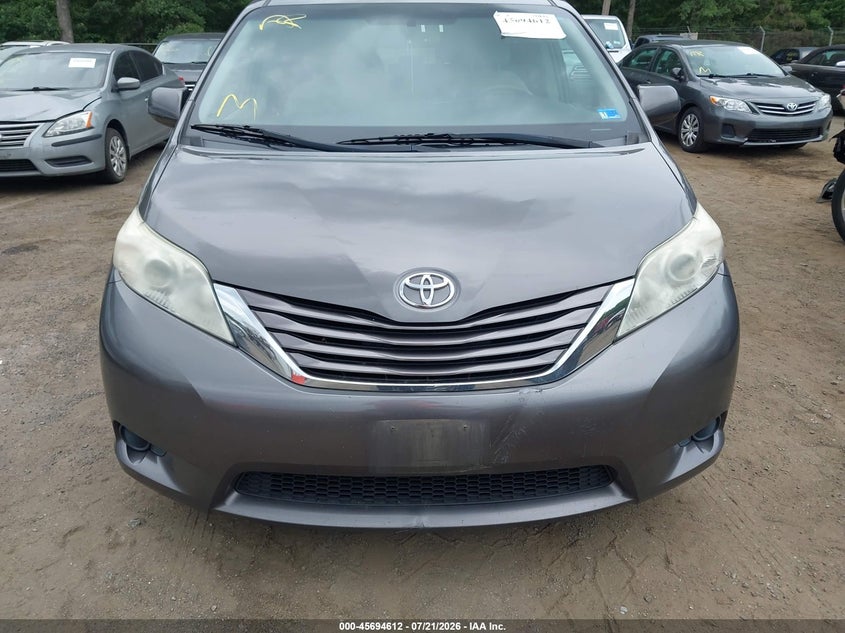 2017 Toyota Sienna Le 8 Passenger VIN: 5TDKZ3DC7HS772377 Lot: 45694612