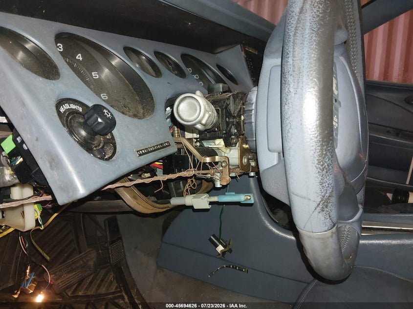 1997 BUICK RIVIERA auction photo 6