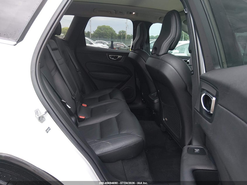 VOLVO XC60 - zdjęcie 8