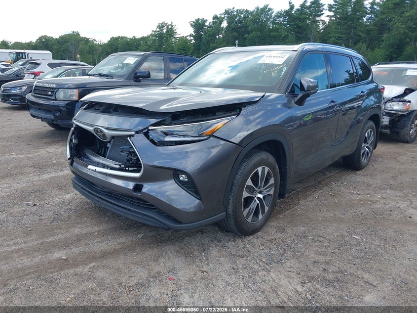 2021 TOYOTA HIGHLANDER auction photo 2