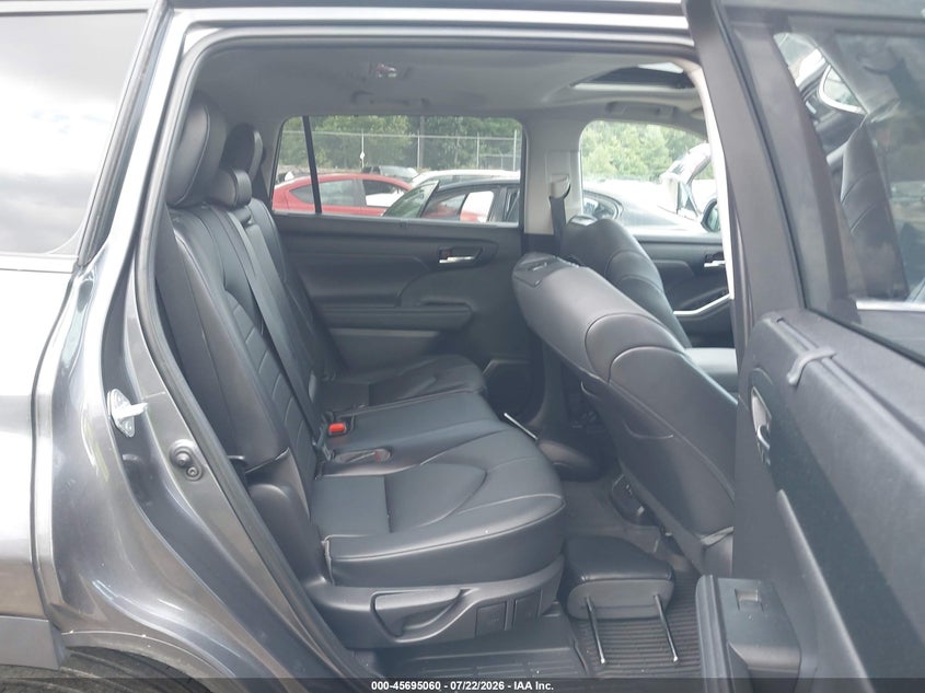 2021 TOYOTA HIGHLANDER auction photo 8