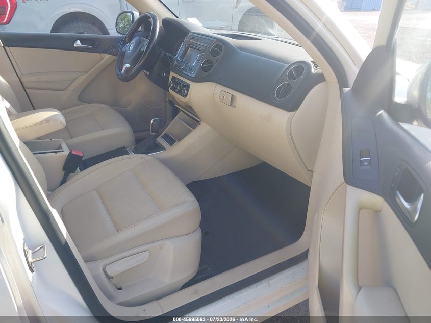 2012 VOLKSWAGEN TIGUAN auction photo 5