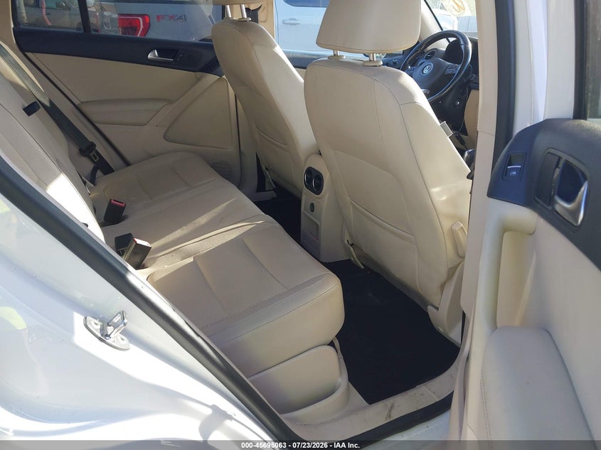 2012 VOLKSWAGEN TIGUAN auction photo 8