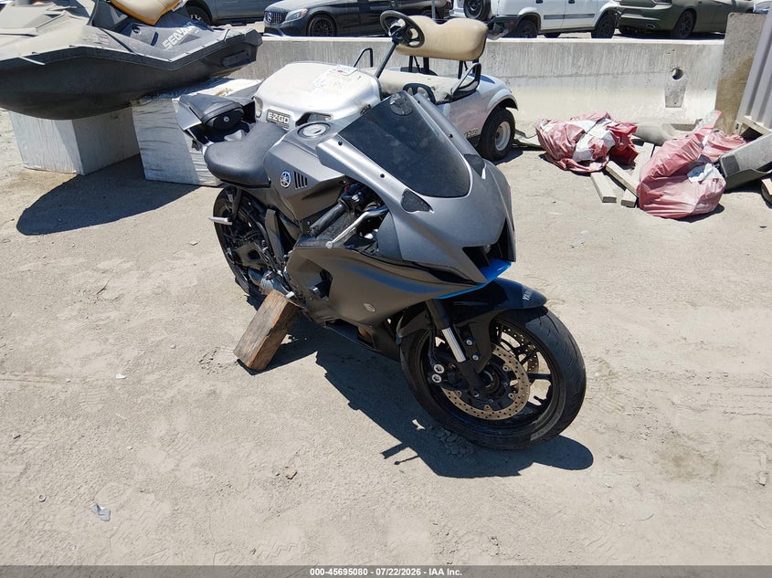2024 Yamaha Yzfr7