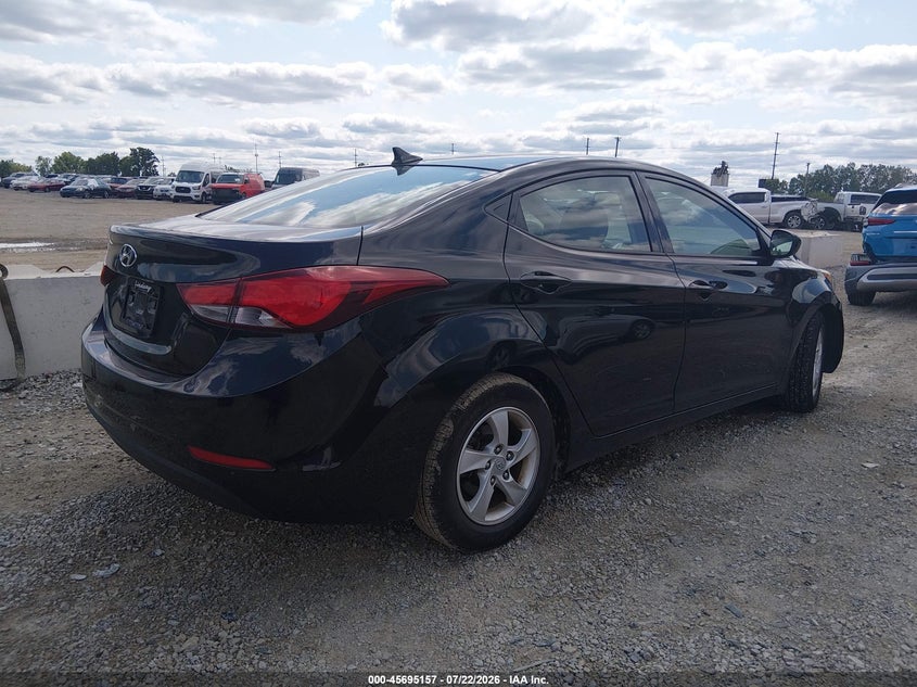 2015 HYUNDAI ELANTRA auction photo 4