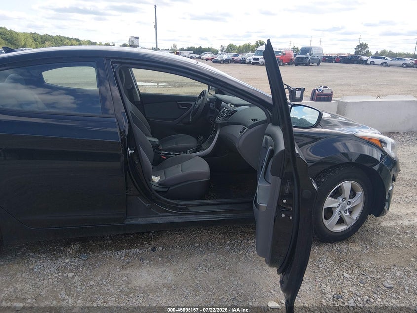 2015 HYUNDAI ELANTRA auction photo 5