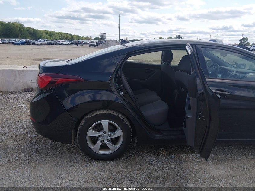 2015 HYUNDAI ELANTRA auction photo 8