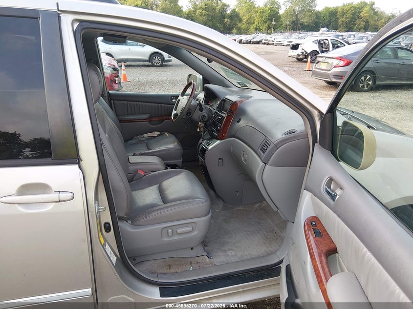 2005 TOYOTA SIENNA auction photo 5