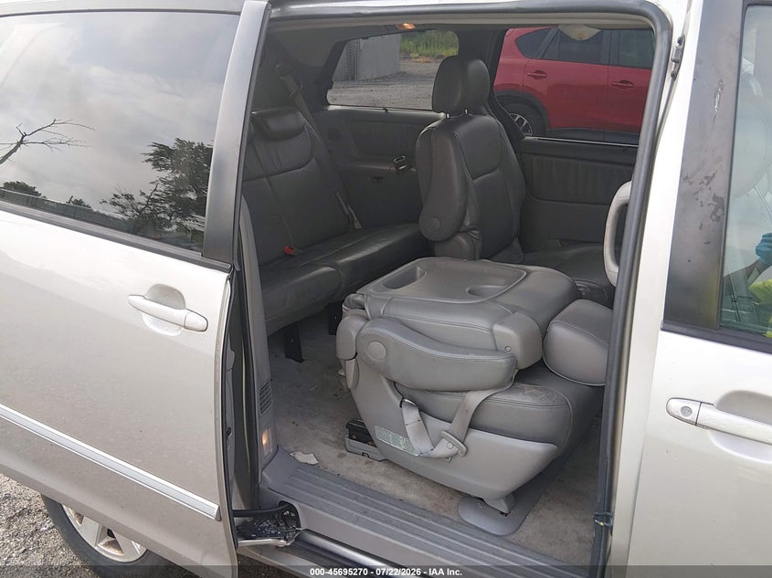 2005 TOYOTA SIENNA auction photo 8