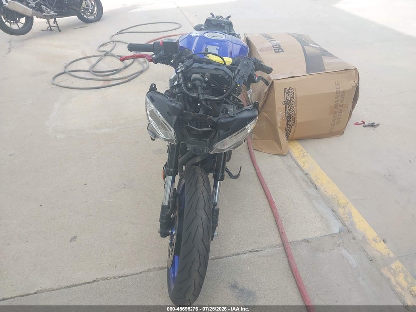 2021 YAMAHA YZFR3 auction photo 5