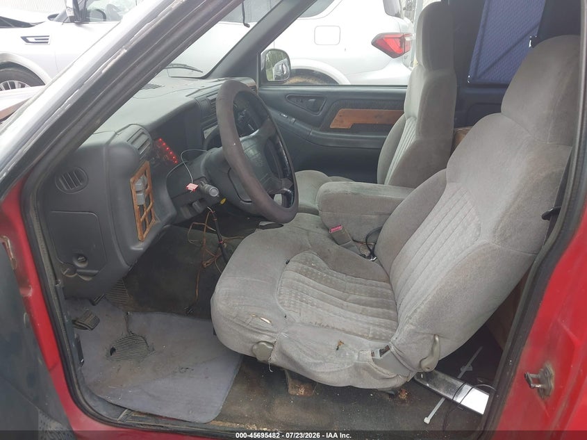 1996 GMC SONOMA auction photo 5