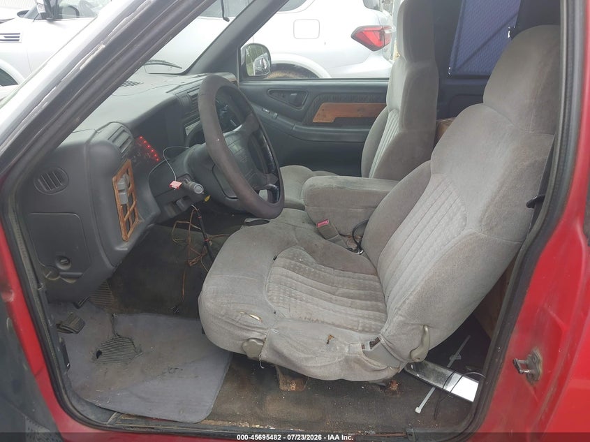 1996 GMC SONOMA auction photo 8