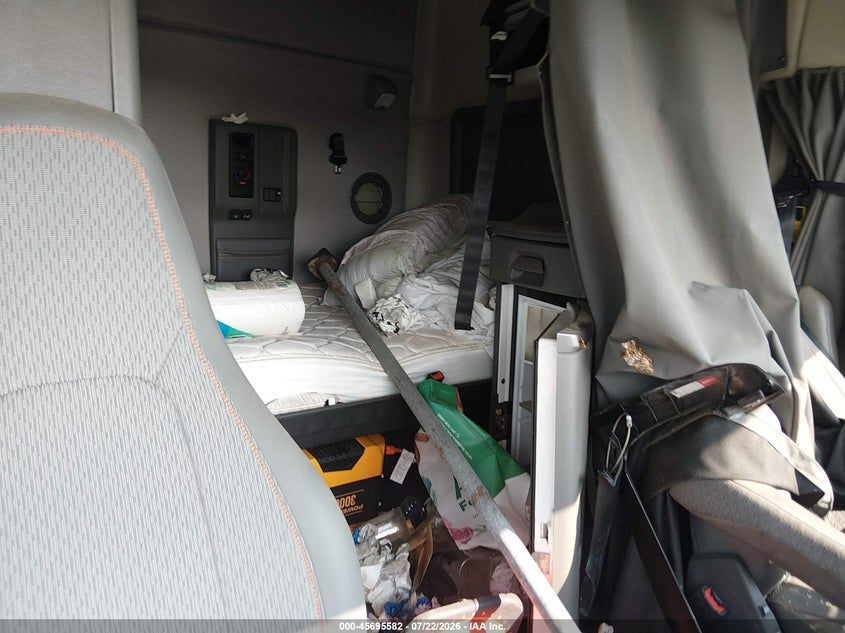 2023 VOLVO VNL auction photo 6