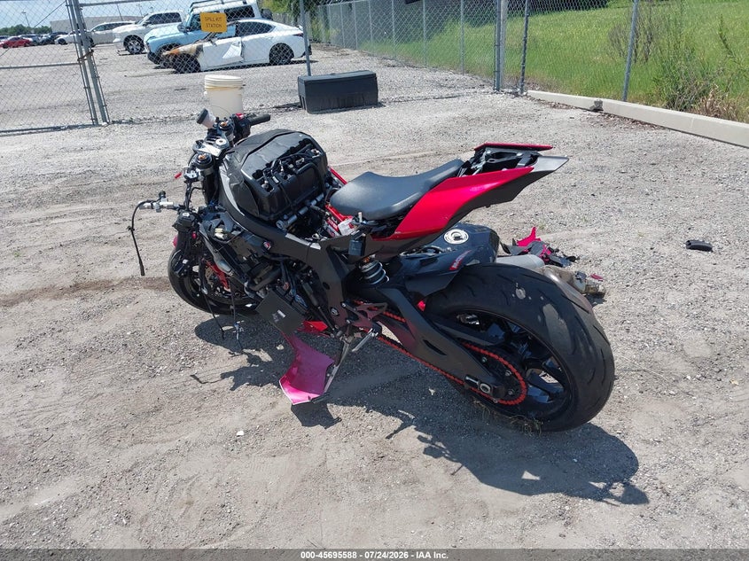 2024 YAMAHA YZFR1 auction photo 3