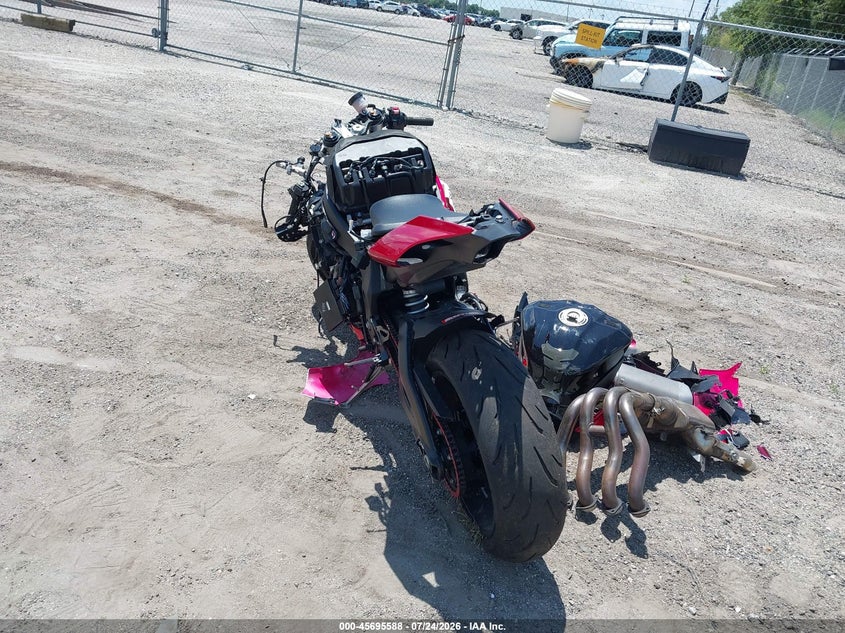 2024 YAMAHA YZFR1 auction photo 6