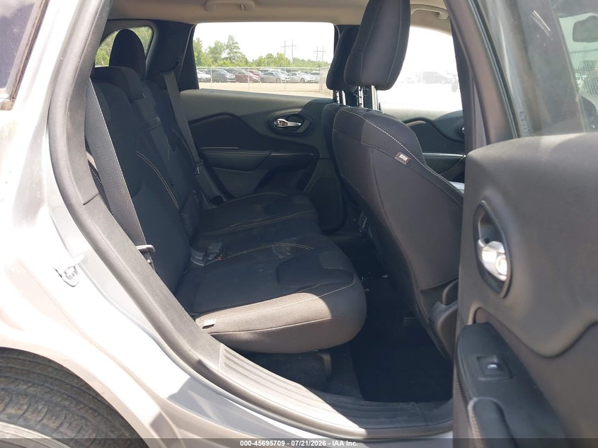 2015 JEEP CHEROKEE auction photo 8