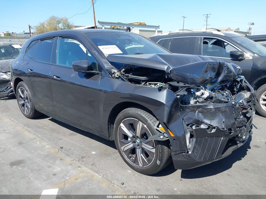 Vin: wb543cf00tcw76142, lot: 46194366, bmw ix xdrive45 2026 img_1
