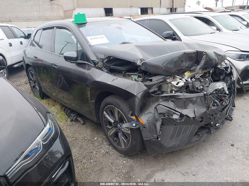Vin: wb543cf00tcw76142, lot: 46194366, bmw ix xdrive45 2026 img_1