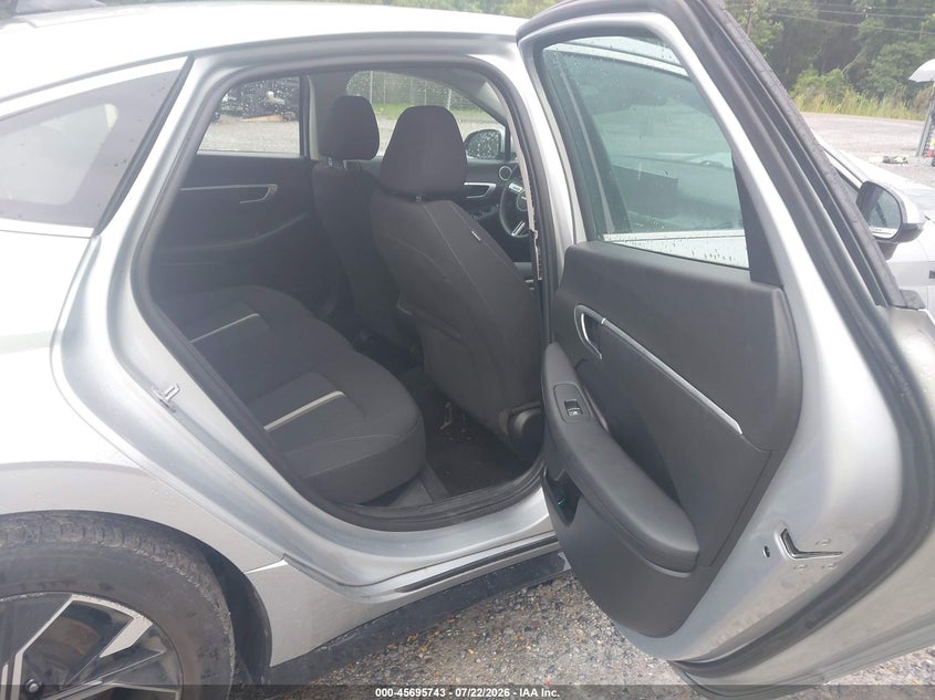 2025 HYUNDAI SONATA auction photo 8