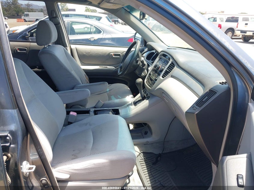 2004 TOYOTA HIGHLANDER auction photo 5