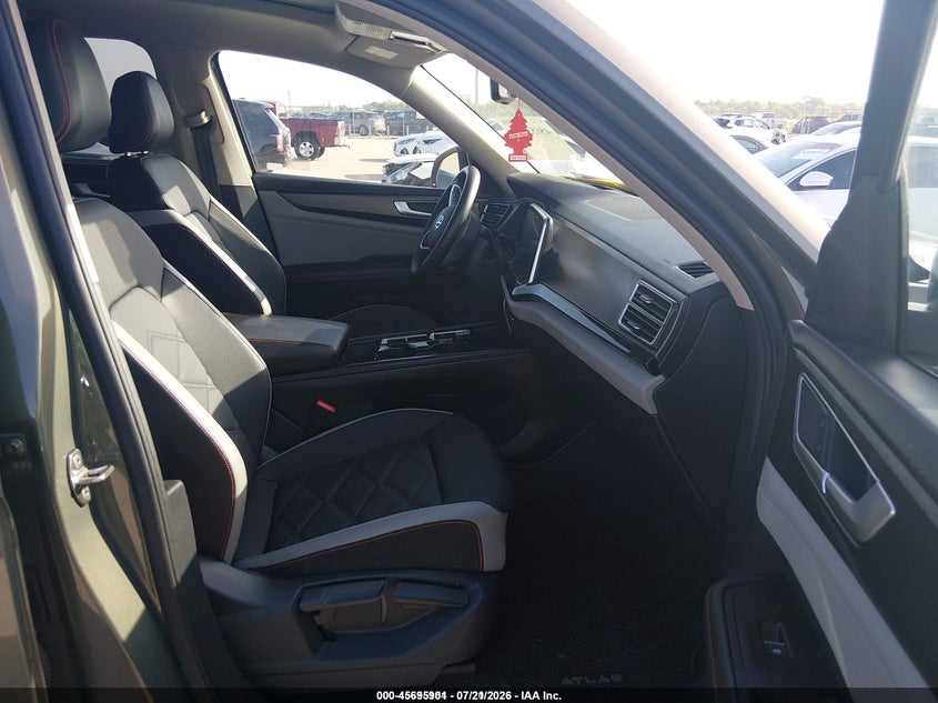 2024 Volkswagen Atlas 2.0T Peak Edition Se W/Technology VIN: 1V2CR2CA1RC602502 Lot: 45695901
