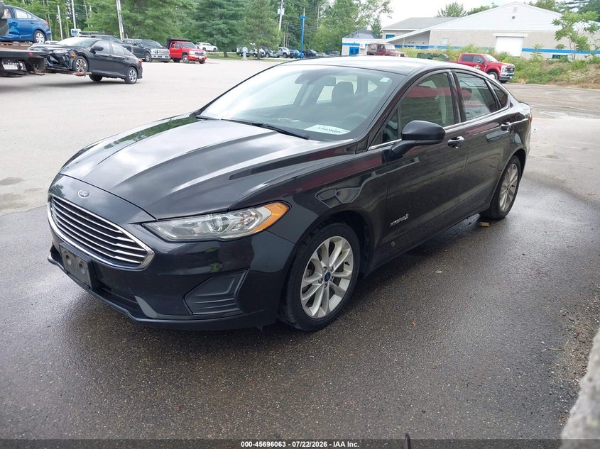 2019 Ford Fusion, Normal Wear & Tear, IAAI, VIN 3FA6P0LU6KR226945 — photo 2