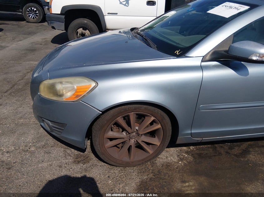 2011 Volvo C70 T5 (Retail Only) VIN: YV1672MC0BJ107188 Lot: 45696394
