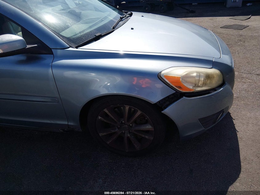 2011 Volvo C70 T5 (Retail Only) VIN: YV1672MC0BJ107188 Lot: 45696394
