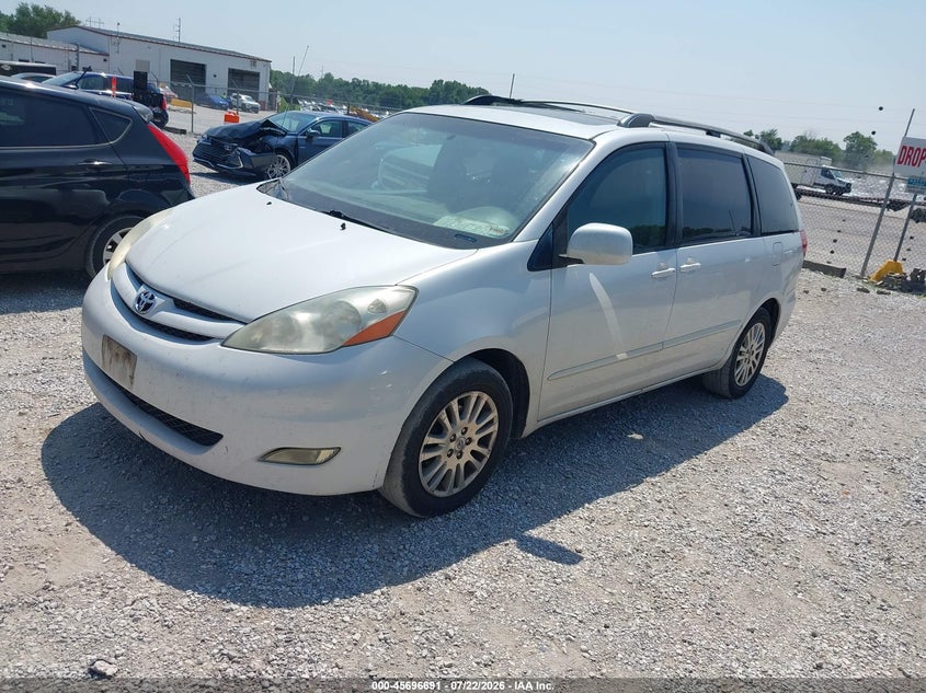2008 TOYOTA SIENNA auction photo 2