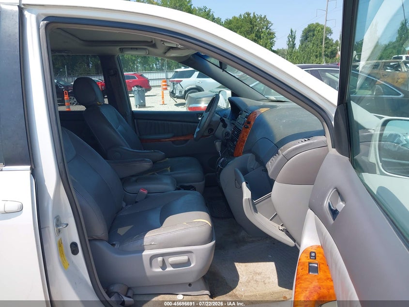 2008 TOYOTA SIENNA auction photo 4