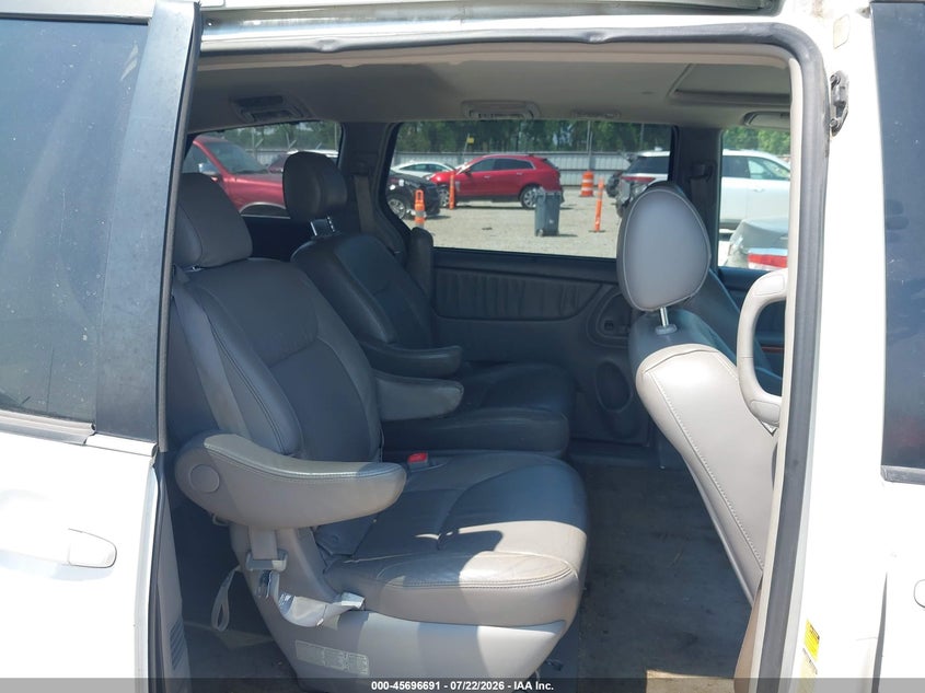 2008 TOYOTA SIENNA auction photo 7