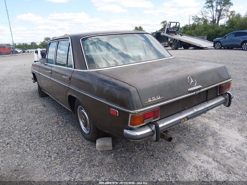 1971 MERCEDES 250 C auction photo 3